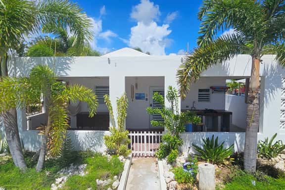 Aqua Bella II- Amazing Oceanfront Villa - Image 1